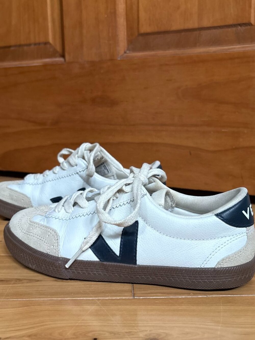 VEJA Volley Leather Suede Gum Sole Sneakers White Navy US 5 EU 36